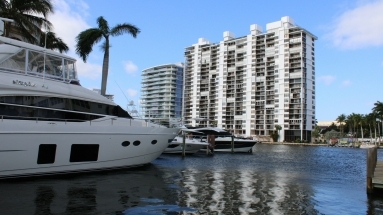 How to Choose the Perfect Yacht for Your Miami Adventure image