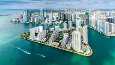 Top 10 Luxury Yacht Experiences to Try in Miami This Season image