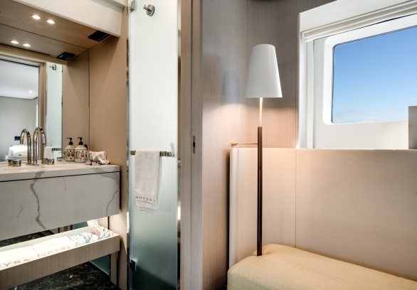 New Azimut 68 Flybridge gallery image 1