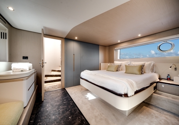 New Azimut 68 Flybridge gallery image 4