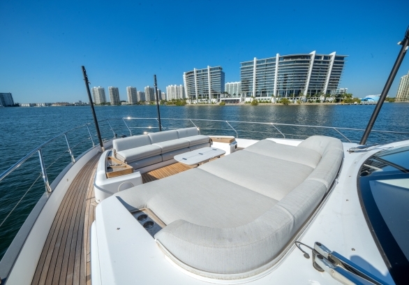 New Azimut 68 Flybridge gallery image 6