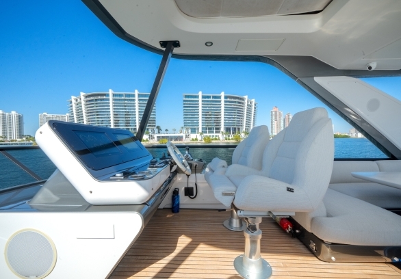 New Azimut 68 Flybridge gallery image 7