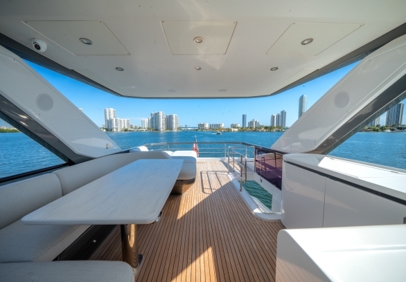 New Azimut 68 Flybridge gallery image 8
