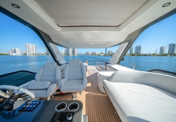 New Azimut 68 Flybridge gallery image 10