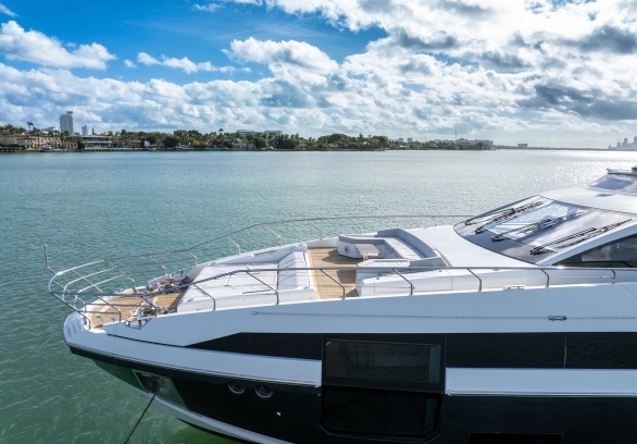 88’ Azimut - “CLOUD 9” gallery image 8