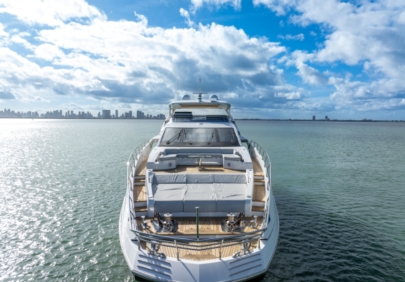 88’ Azimut - “CLOUD 9” gallery image 11