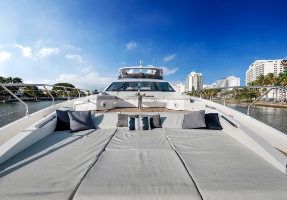 88’ Azimut - “CLOUD 9” gallery image 15