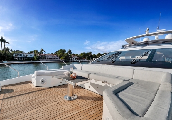 88’ Azimut - “CLOUD 9” gallery image 16