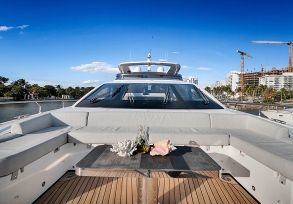 88’ Azimut - “CLOUD 9” gallery image 17