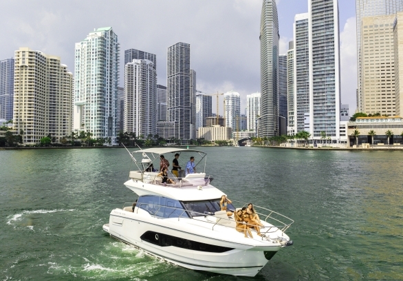 Prestige 46 FT gallery image 2