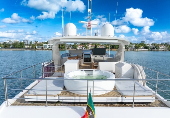 88’ Azimut - “CLOUD 9” gallery image 21