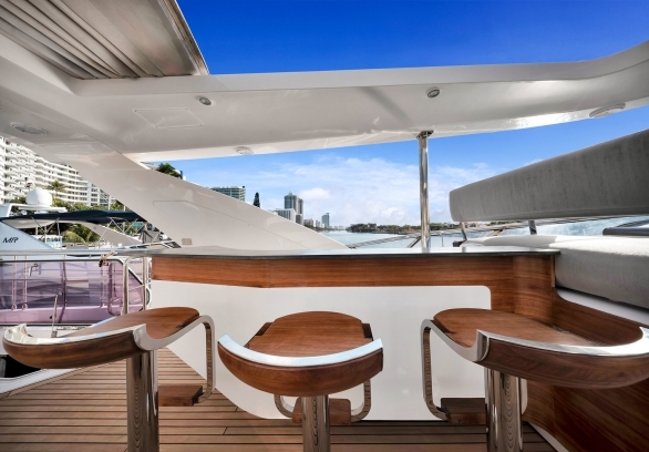 88’ Azimut - “CLOUD 9” gallery image 27