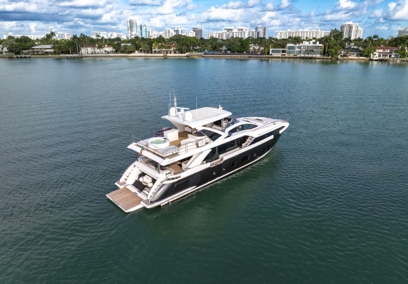 88’ Azimut - “CLOUD 9” gallery image 1