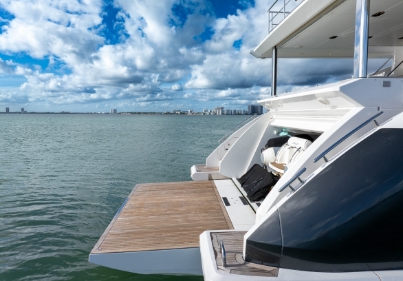 88’ Azimut - “CLOUD 9” gallery image 33