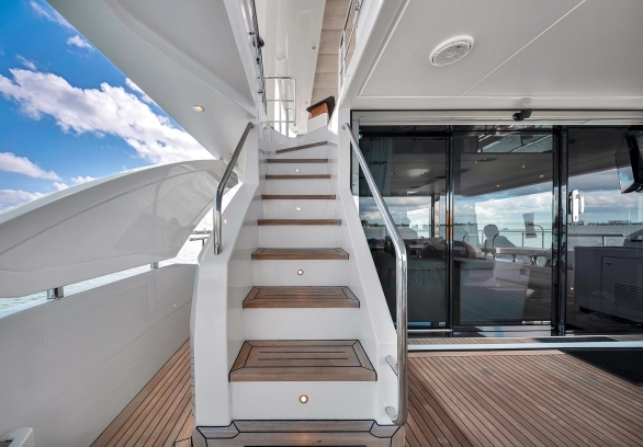 88’ Azimut - “CLOUD 9” gallery image 37