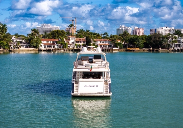 88’ Azimut - “CLOUD 9” gallery image 4