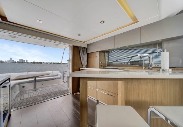 Sea Ray 60 Flybridge gallery image 3