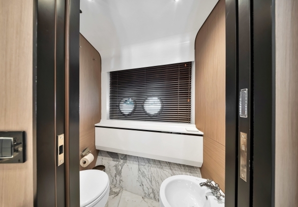 88’ Azimut - “CLOUD 9” gallery image 51
