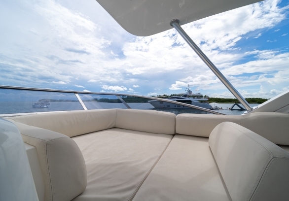 Azimut 60’ gallery image 10