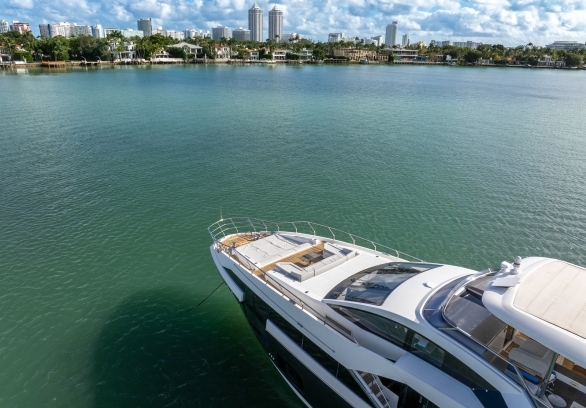 88’ Azimut - “CLOUD 9” gallery image 7