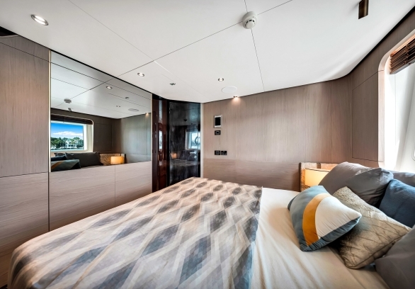 88’ Azimut - “CLOUD 9” gallery image 58
