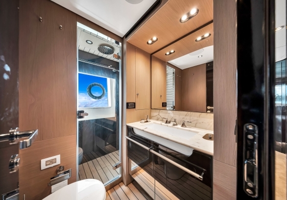 88’ Azimut - “CLOUD 9” gallery image 59