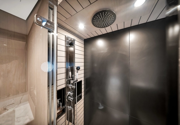 88’ Azimut - “CLOUD 9” gallery image 61