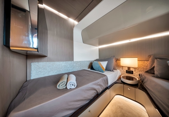 88’ Azimut - “CLOUD 9” gallery image 62