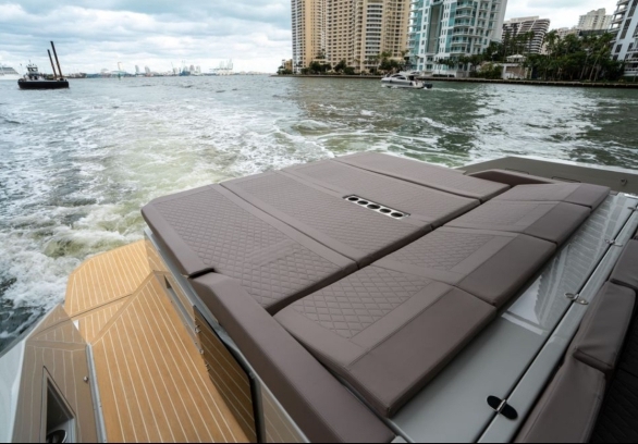 De Antonio 42’ gallery image 3