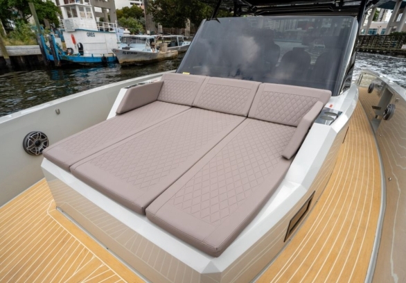 De Antonio 42’ gallery image 17