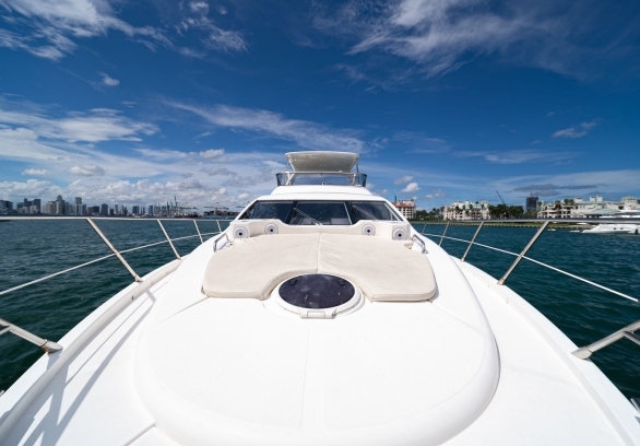 Azimut 60’ gallery image 3