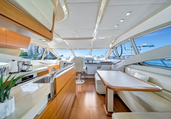 Azimut 60’ gallery image 15